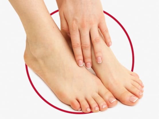 如果您感染了灰甲，則有可能會將受影響腳甲的皮癬菌傳播至身體的其他部位。